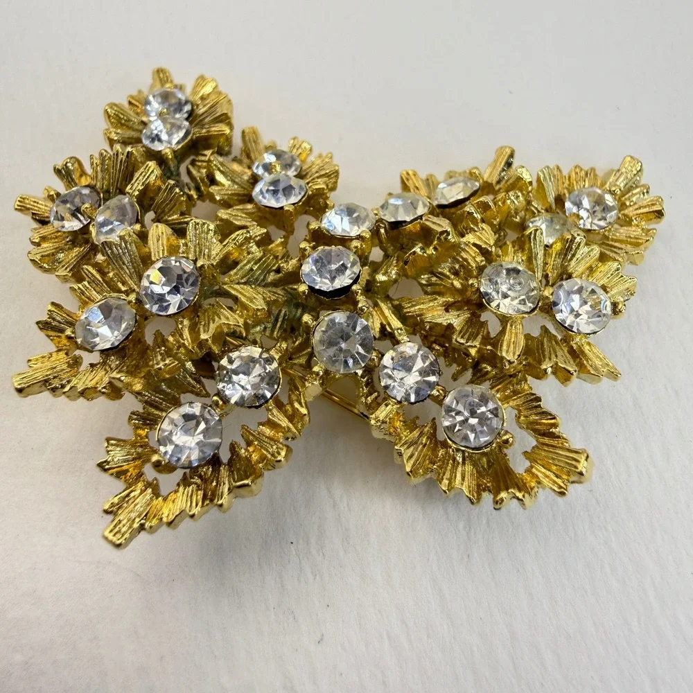 Vintage MJ Ent Floral Rhinestone Brooch Pin Textured Leaf Spray Gold Tone‎